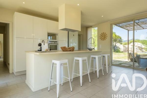 Maison à vendre 4 pièces 180 m² Sainte-Lucie-De-Porto Vecchio