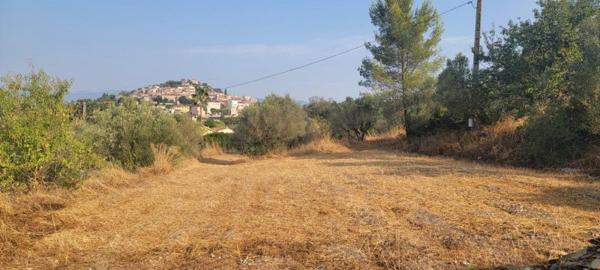 Vente / Terrain constructible à Pierrefeu-du-Var (83390)