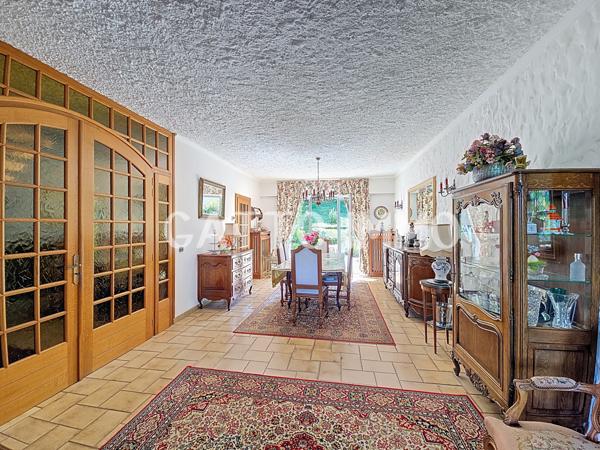 Saint-Julien-lès-Metz (57070) SOUS OFFRE D'ACHAT // Maison individuelle // 250m² // 5CH // Garage 2 voitures // 2 SDB // sous-sol complet