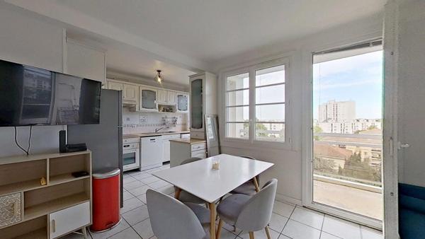 173 avenue Barthélemy Buyer Lyon 69005 9eme etage – T5 Meublé – 1190 €CC