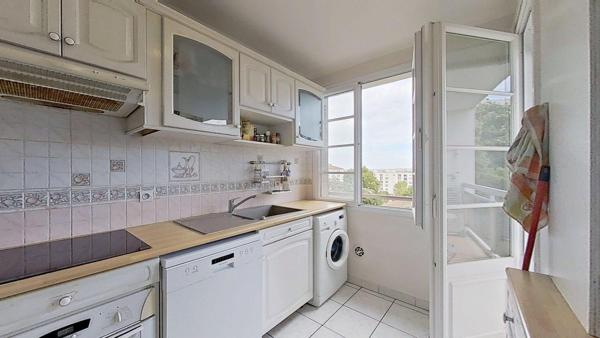 173 avenue Barthélemy Buyer Lyon 69005 9eme etage – T5 Meublé – 1190 €CC