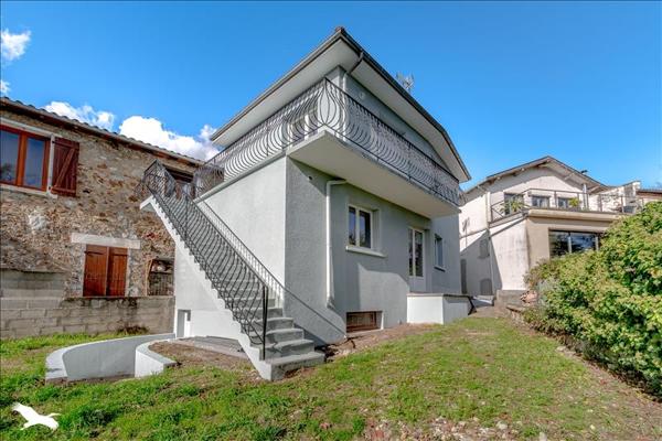 Maison à vendre |  Saint-Just-le-Martel |  8 pièces | 204 m²