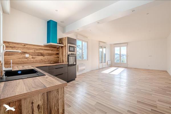 Maison à vendre |  Saint-Just-le-Martel |  8 pièces | 204 m²