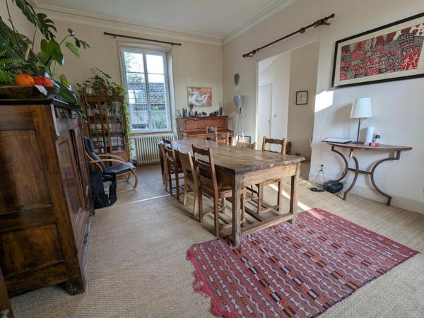 Résidence de caractère avec gîte restaurée, piscine, parc et dépendance aux portes de Cahors.