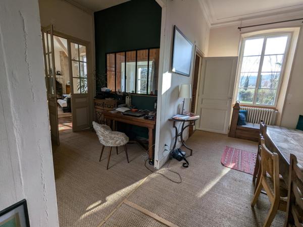 Résidence de caractère avec gîte restaurée, piscine, parc et dépendance aux portes de Cahors.