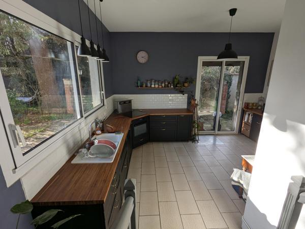 Résidence de caractère avec gîte restaurée, piscine, parc et dépendance aux portes de Cahors.