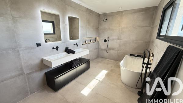 Maison à vendre 6 pièces 186 m² Bourg-Saint-Andéol