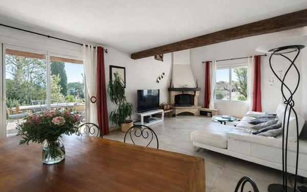 Maison à vendre    7 pièces •  Nîmes