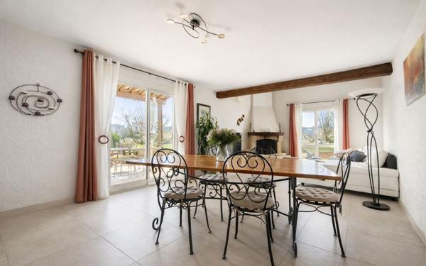 Maison à vendre    7 pièces •  Nîmes