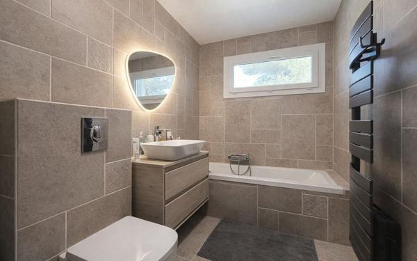 Maison à vendre    7 pièces •  Nîmes