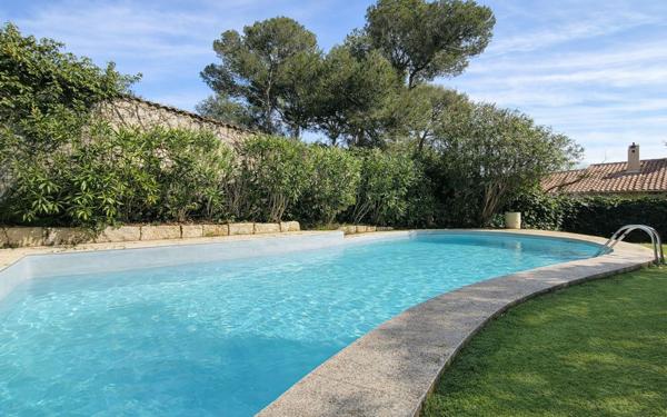 Maison à vendre    7 pièces •  Nîmes