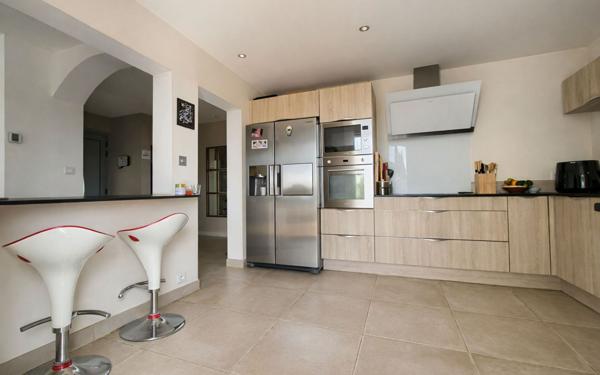 Maison à vendre    7 pièces •  Nîmes