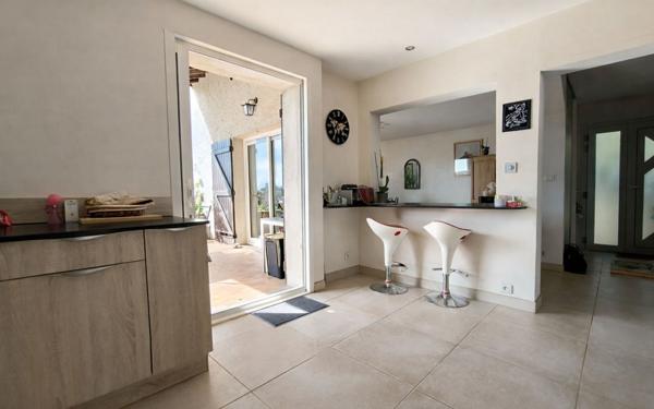 Maison à vendre    7 pièces •  Nîmes