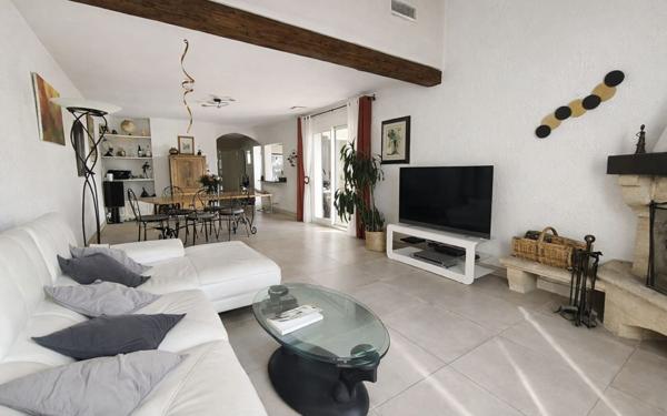 Maison à vendre    7 pièces •  Nîmes