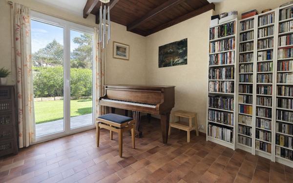 Maison à vendre    7 pièces •  Nîmes