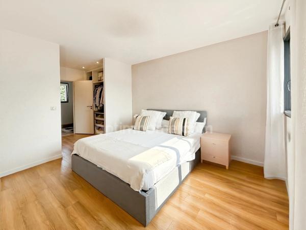 DOMONT (95) A 25 MINUTES DE PARIS - MAISON FAMILIALE AVEC PISCINE 4 CHAMBRES • 160 m² 750 000 €