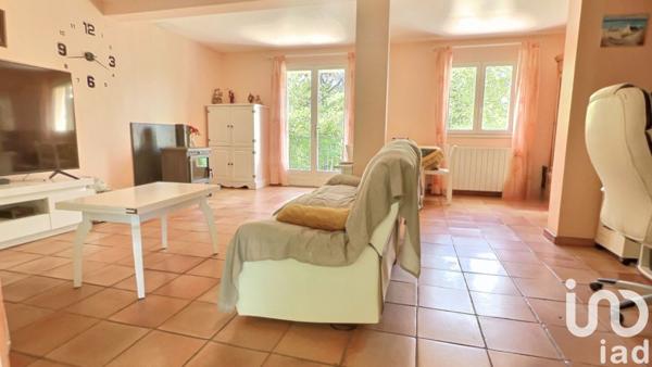 Maison 5 pièces de 140 m² à Venelles (13770)