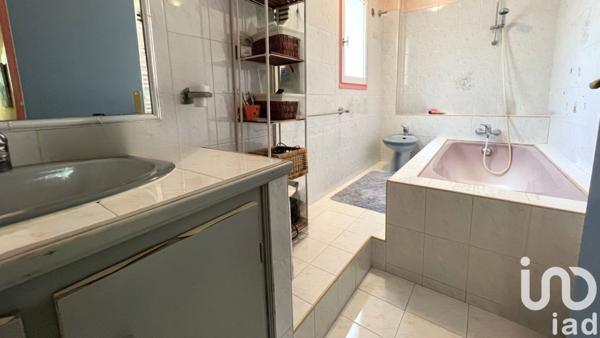 Maison 5 pièces de 140 m² à Venelles (13770)