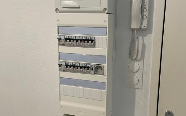 Immeuble à vendre    15 pièces • 382,25 m2 Saint-Junien