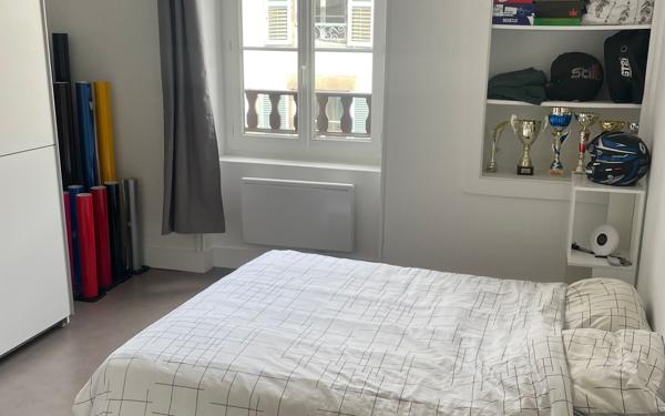 Immeuble à vendre    15 pièces • 382,25 m2 Saint-Junien