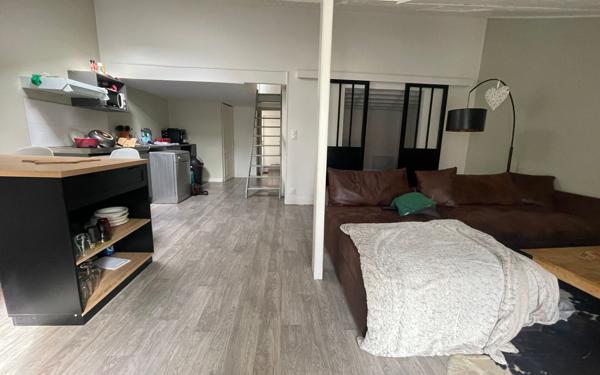 Immeuble à vendre    15 pièces • 382,25 m2 Saint-Junien