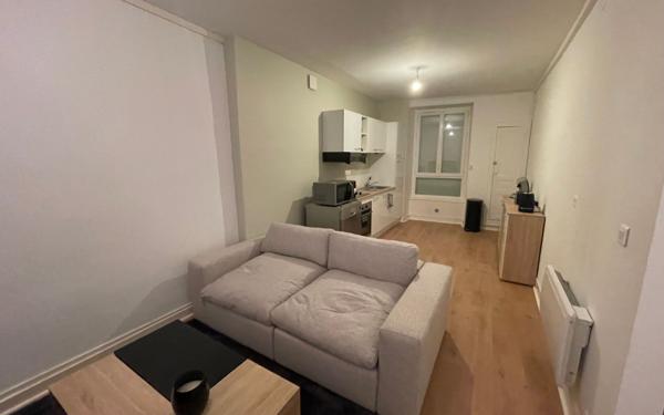 Immeuble à vendre    15 pièces • 382,25 m2 Saint-Junien