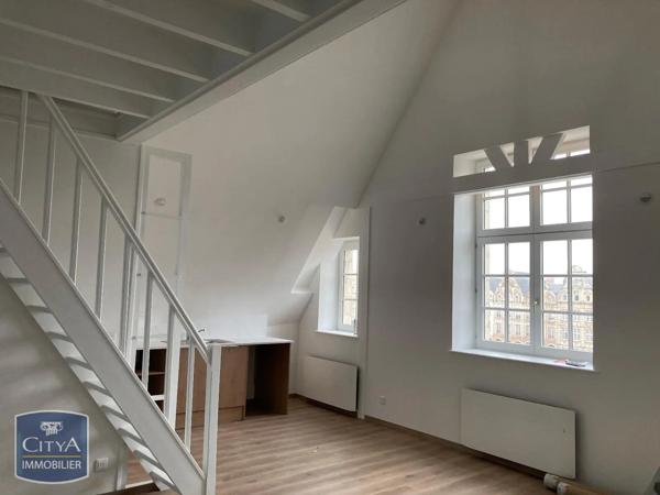 Appartement à louer 3 pièces 80.6m² Arras (62000)