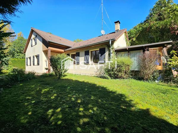 Maison individuelle 6 pièces, avec jardin et garages