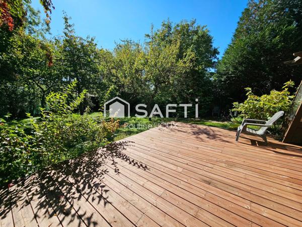 Maison individuelle 6 pièces, avec jardin et garages
