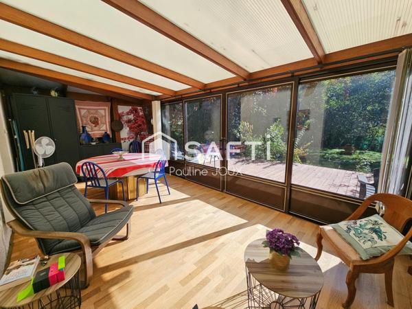 Maison individuelle 6 pièces, avec jardin et garages