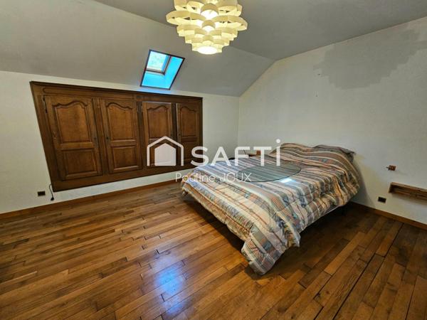 Maison individuelle 6 pièces, avec jardin et garages