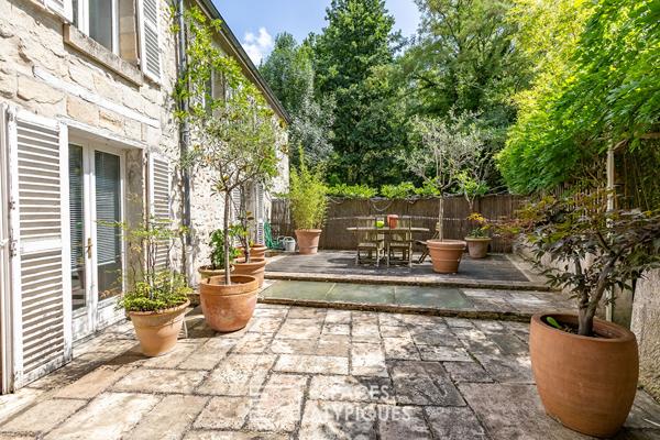Hors norme – Charmante maison en pierre rénovée avec terrasse et petit jardin