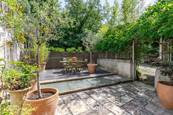 Hors norme – Charmante maison en pierre rénovée avec terrasse et petit jardin