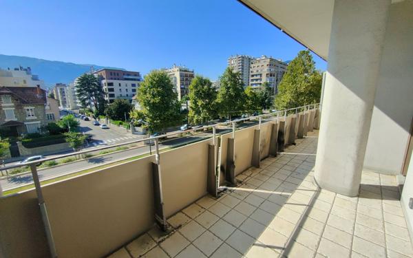 Appartement à louer    4 pièces • 81,78 m2 Grenoble