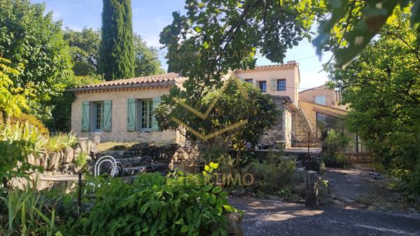 Mormoiron (84570) Maison ancienne en pierre avec Atelier d'artiste et vue exceptionnelle au calme avec terrain de 2987m2