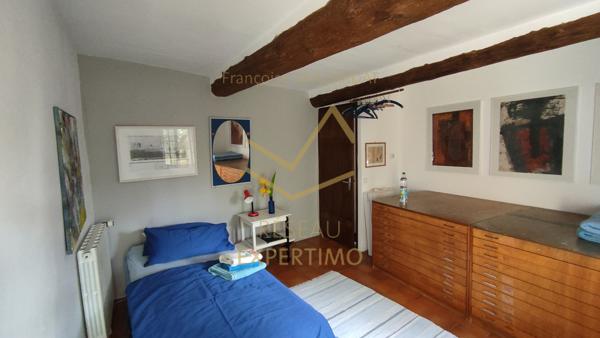 Mormoiron (84570) Maison ancienne en pierre avec Atelier d'artiste et vue exceptionnelle au calme avec terrain de 2987m2