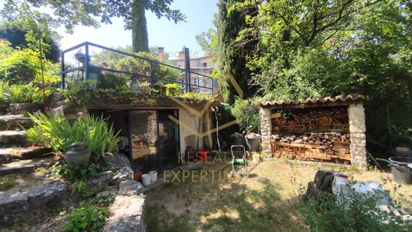 Mormoiron (84570) Maison ancienne en pierre avec Atelier d'artiste et vue exceptionnelle au calme avec terrain de 2987m2