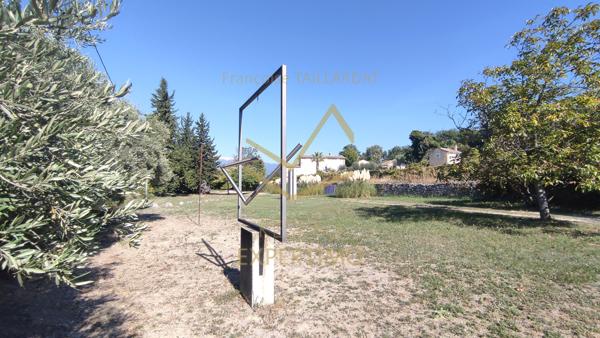 Mormoiron (84570) Maison ancienne en pierre avec Atelier d'artiste et vue exceptionnelle au calme avec terrain de 2987m2