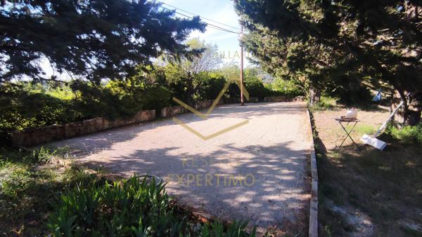 Mormoiron (84570) Maison ancienne en pierre avec Atelier d'artiste et vue exceptionnelle au calme avec terrain de 2987m2