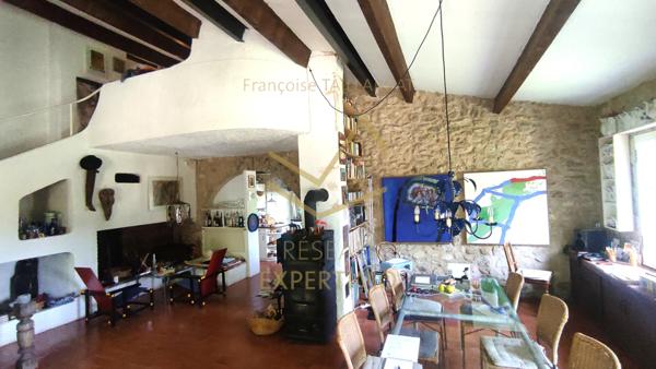 Mormoiron (84570) Maison ancienne en pierre avec Atelier d'artiste et vue exceptionnelle au calme avec terrain de 2987m2