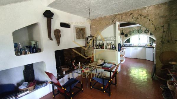 Mormoiron (84570) Maison ancienne en pierre avec Atelier d'artiste et vue exceptionnelle au calme avec terrain de 2987m2