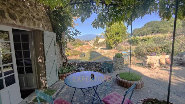 Mormoiron (84570) Maison ancienne en pierre avec Atelier d'artiste et vue exceptionnelle au calme avec terrain de 2987m2
