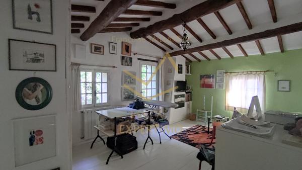 Mormoiron (84570) Maison ancienne en pierre avec Atelier d'artiste et vue exceptionnelle au calme avec terrain de 2987m2