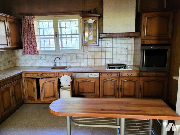 Ferme entourée de plus de 10 hectares de vignes 