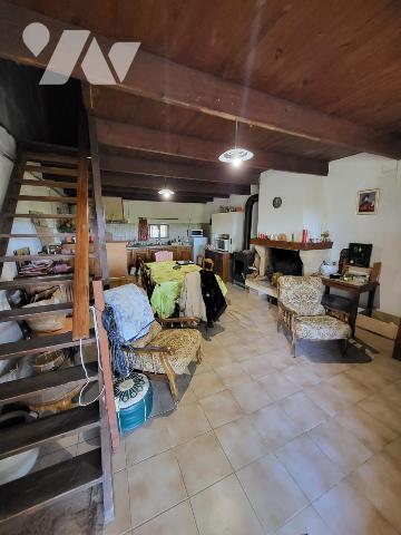 Ferme entourée de plus de 10 hectares de vignes 