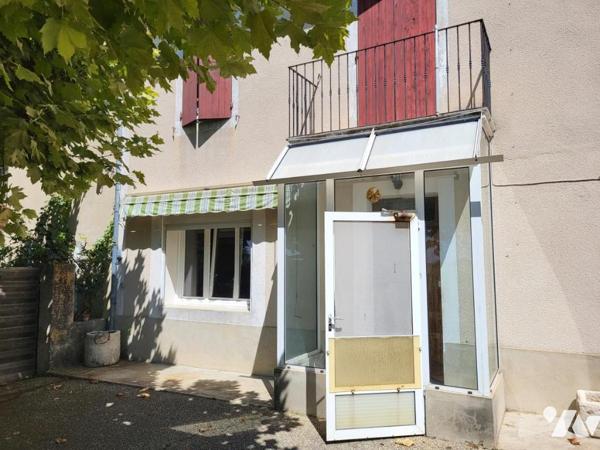 Ferme entourée de plus de 10 hectares de vignes 