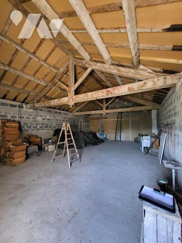 Ferme entourée de plus de 10 hectares de vignes 