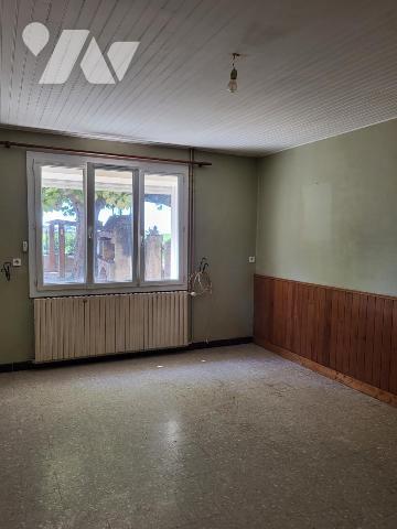 Ferme entourée de plus de 10 hectares de vignes 