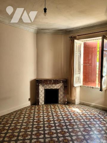 Ferme entourée de plus de 10 hectares de vignes 