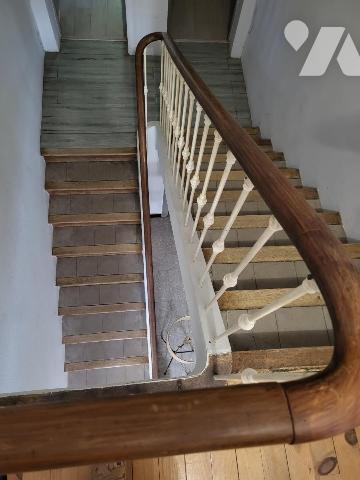 Ferme entourée de plus de 10 hectares de vignes 